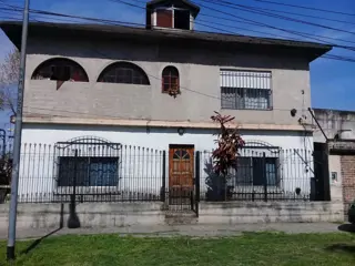 EXCELENTE CASA EN 2 PLANTAS ZONA CHILAVERT. foto 2