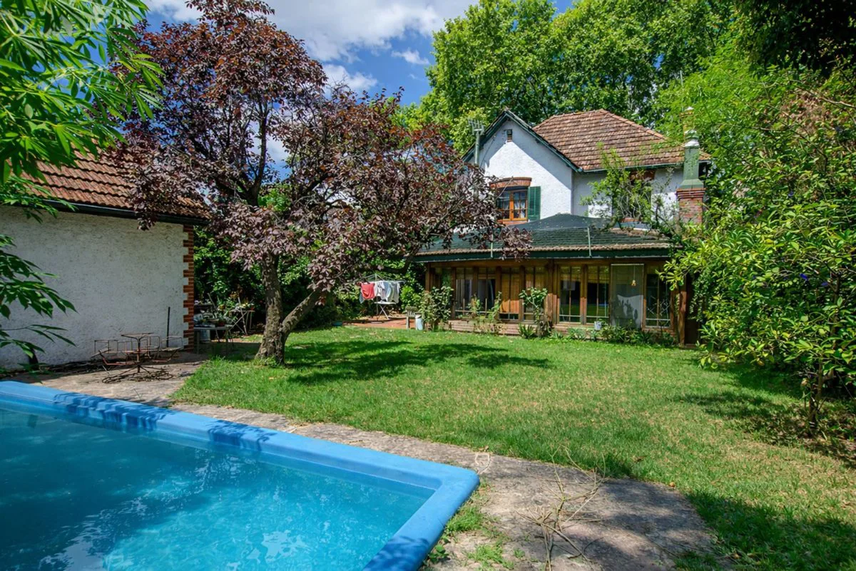 CHALET INGLES EN VENTA EN ADROGUE DE CATEGORIA foto 2