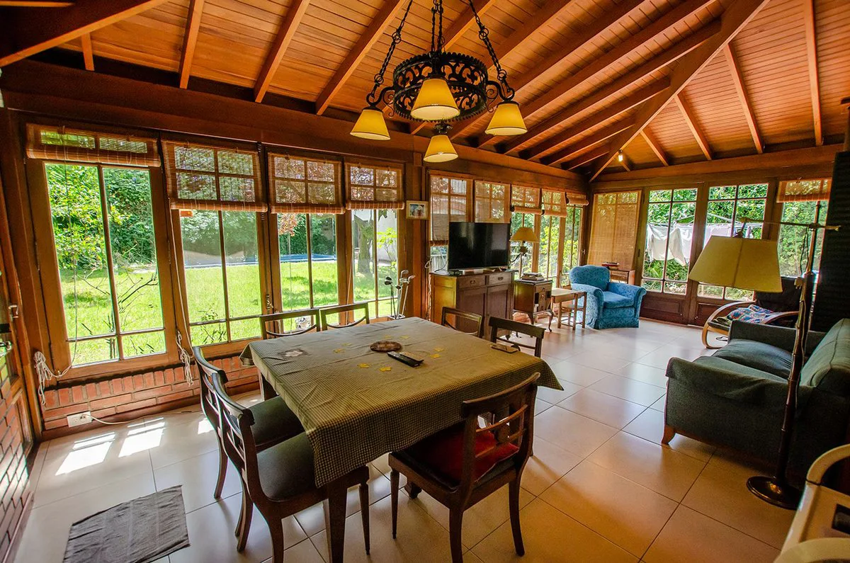 CHALET INGLES EN VENTA EN ADROGUE DE CATEGORIA foto 4