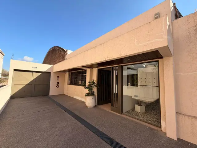 Oficina en Alquiler | Barrio Jardin | PB con Patio | A/A Instalados | Excelente Ubicacion
