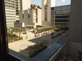 MUY BUENAS OFICINAS EN SEMIPISO DE 130 M2 SOBE AV. 9 DE JULIO foto 1