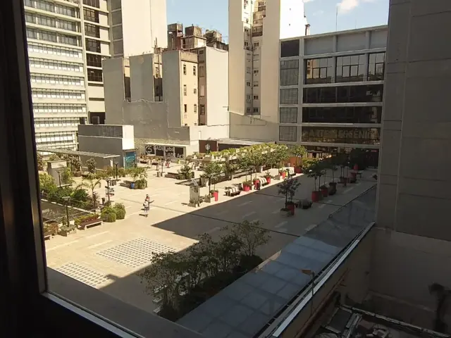 MUY BUENAS OFICINAS EN SEMIPISO DE 130 M2 SOBE AV. 9 DE JULIO