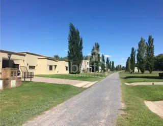 LOTE EN VENTA EN CLUB DE CAMPO SANTA IRENE COMARCAS DEL LUJAN foto 1