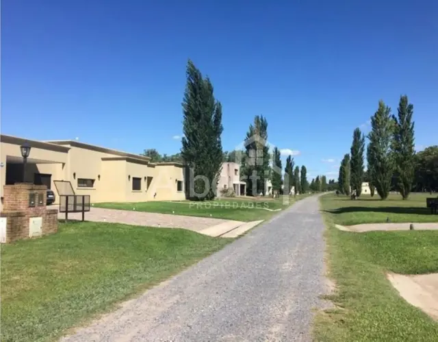 LOTE EN VENTA EN CLUB DE CAMPO SANTA IRENE COMARCAS DEL LUJAN
