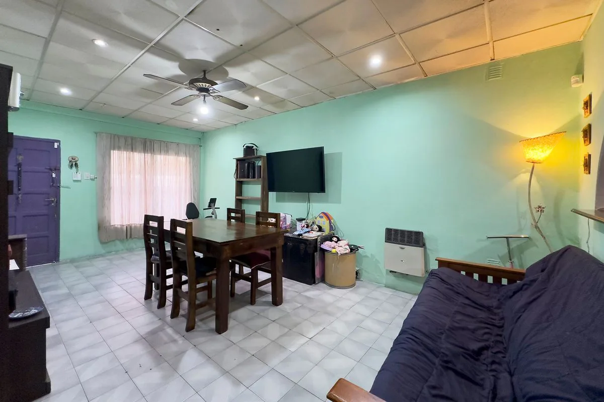VENTA CASA 3 AMBIENTES C/COCHERA, ZONA LA TABLADA foto 3