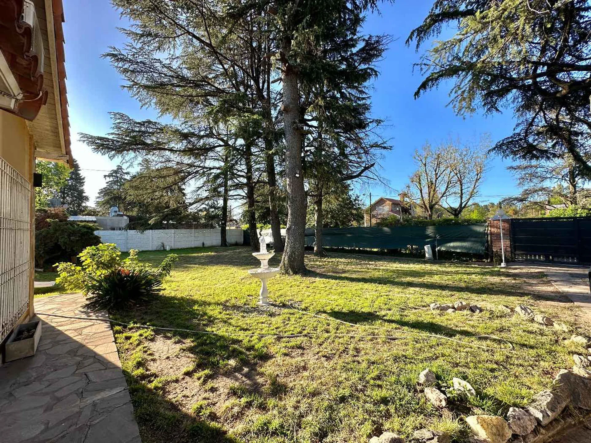 VENTA CASA QUINTA CON PARQUE Y PILETA EN MORENO foto 3