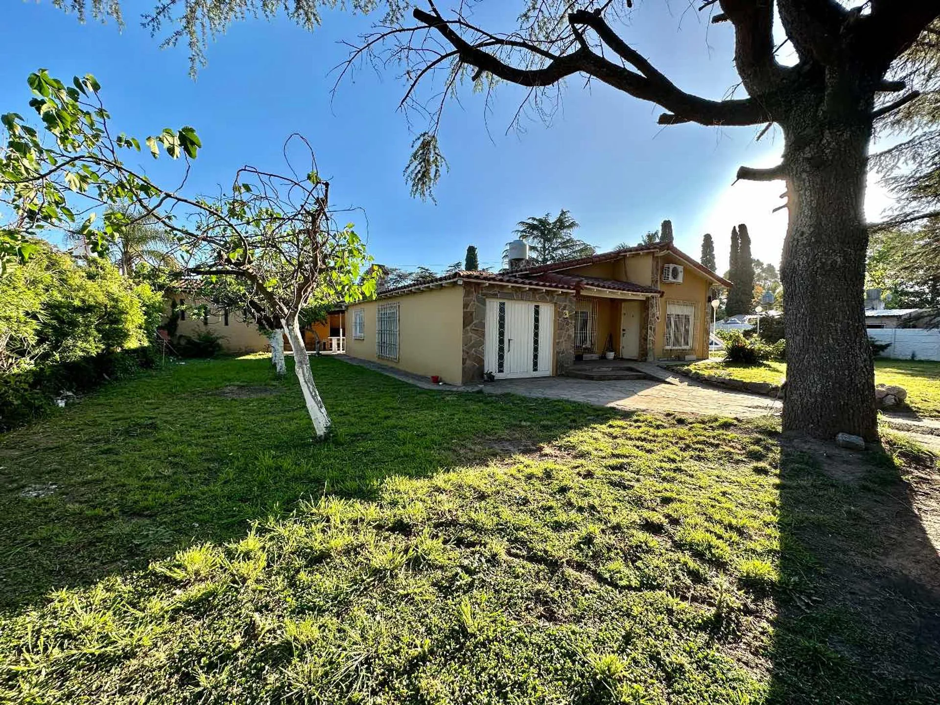 VENTA CASA QUINTA CON PARQUE Y PILETA EN MORENO foto 4