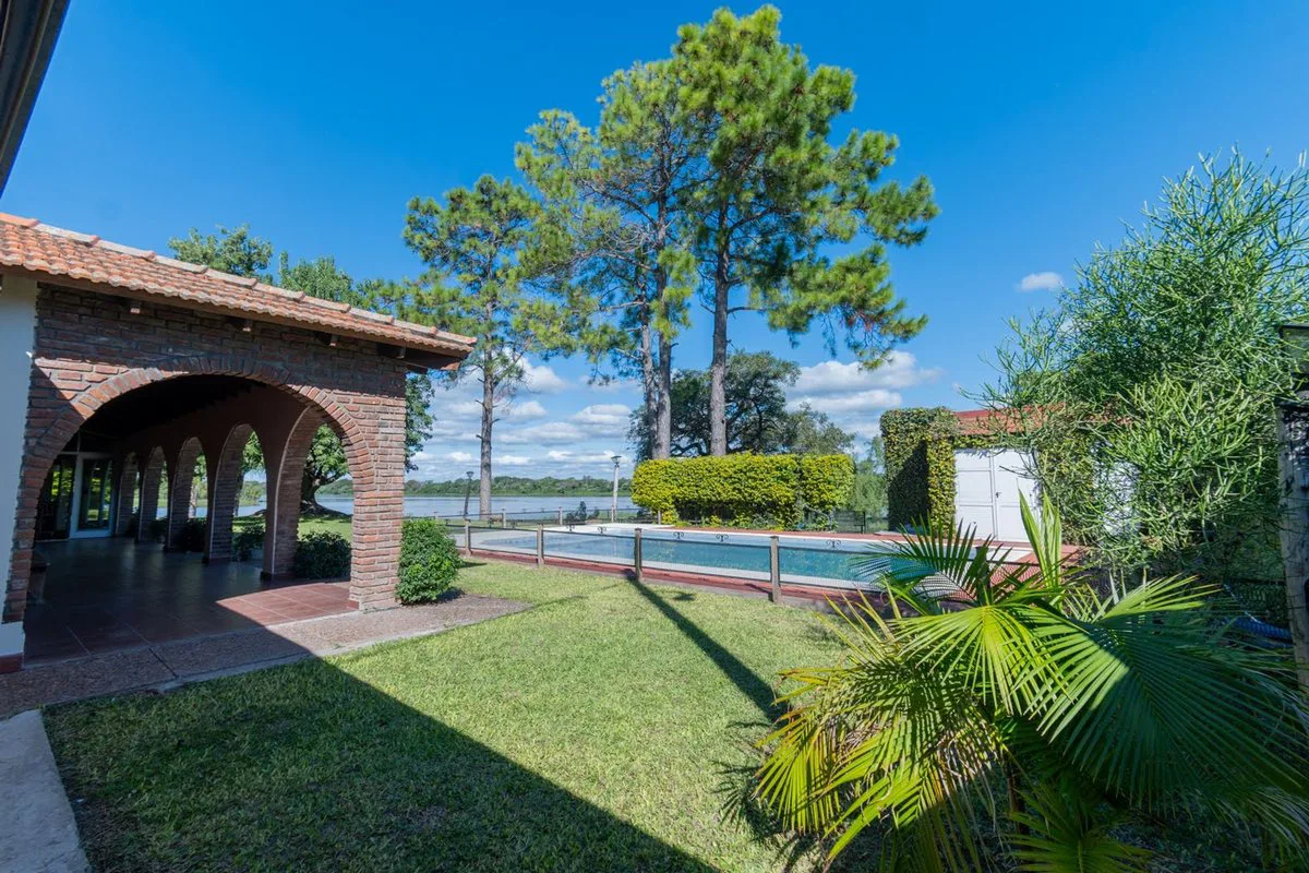 CASONA SOBRE EL RIO