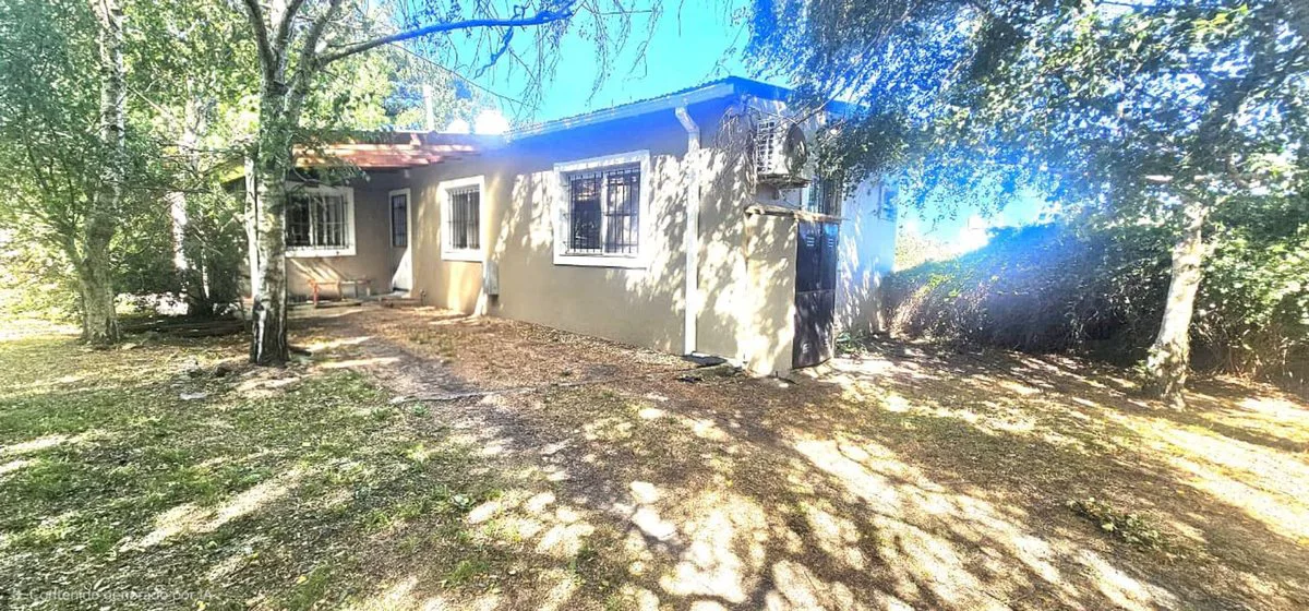 Venta casa 3, cochera y amplio parque ACANTILADOS foto 2