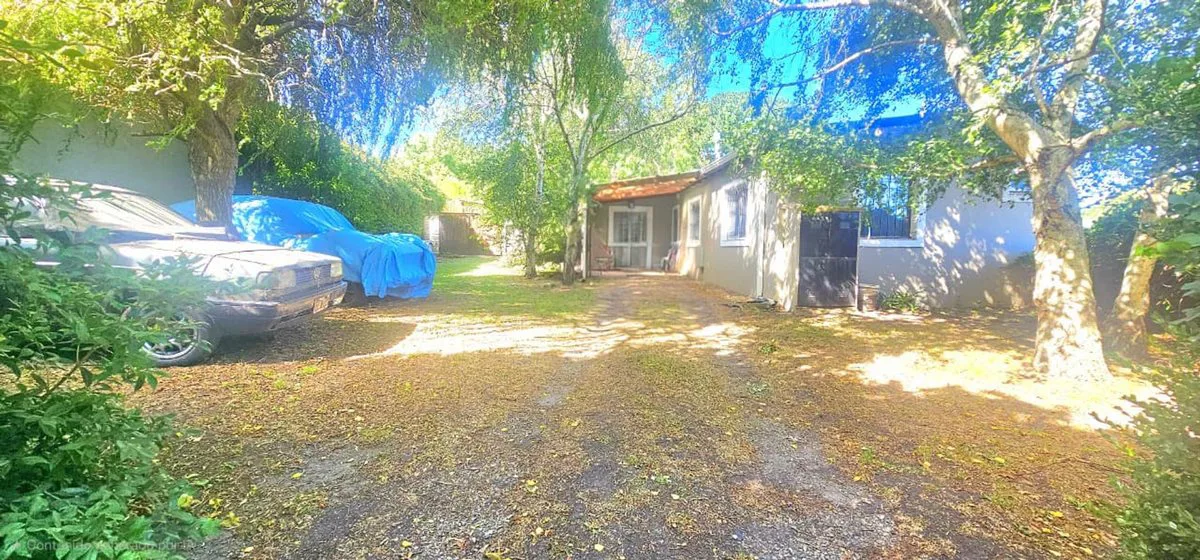 Venta casa 3, cochera y amplio parque ACANTILADOS foto 3