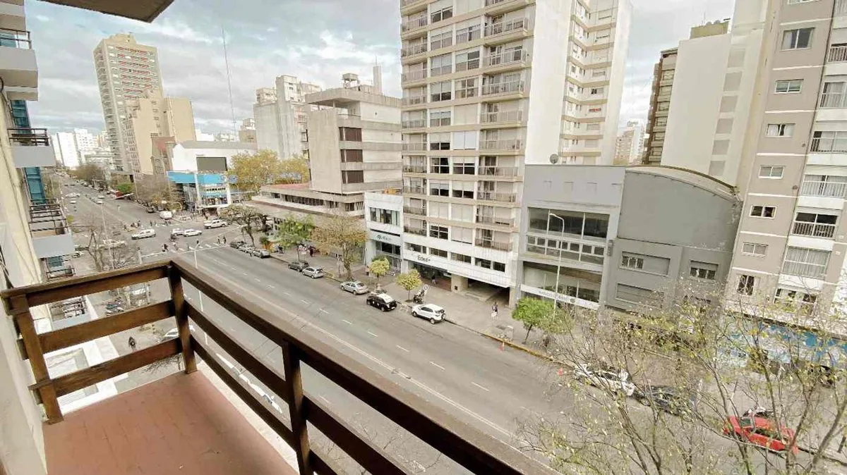 VENTA DEPARTAMENTO 3 AMB CON DEPENDENCIA Y COCHERA foto 4