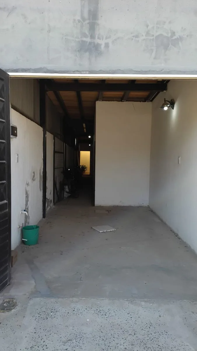 SE VENDE LOCAL COMERCIAL+DEPTO. INTERNO C/ COCHERA foto 5