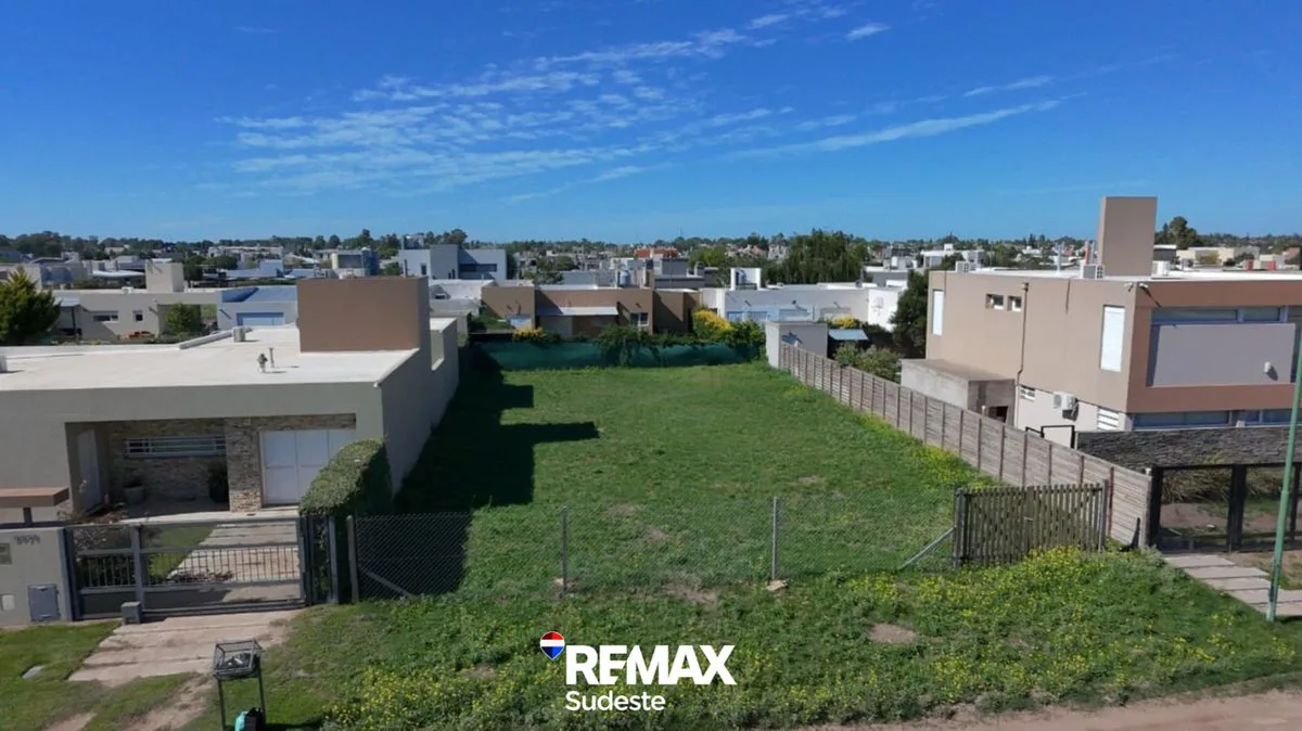 Lote cercado en Barrio parque acacias foto 2