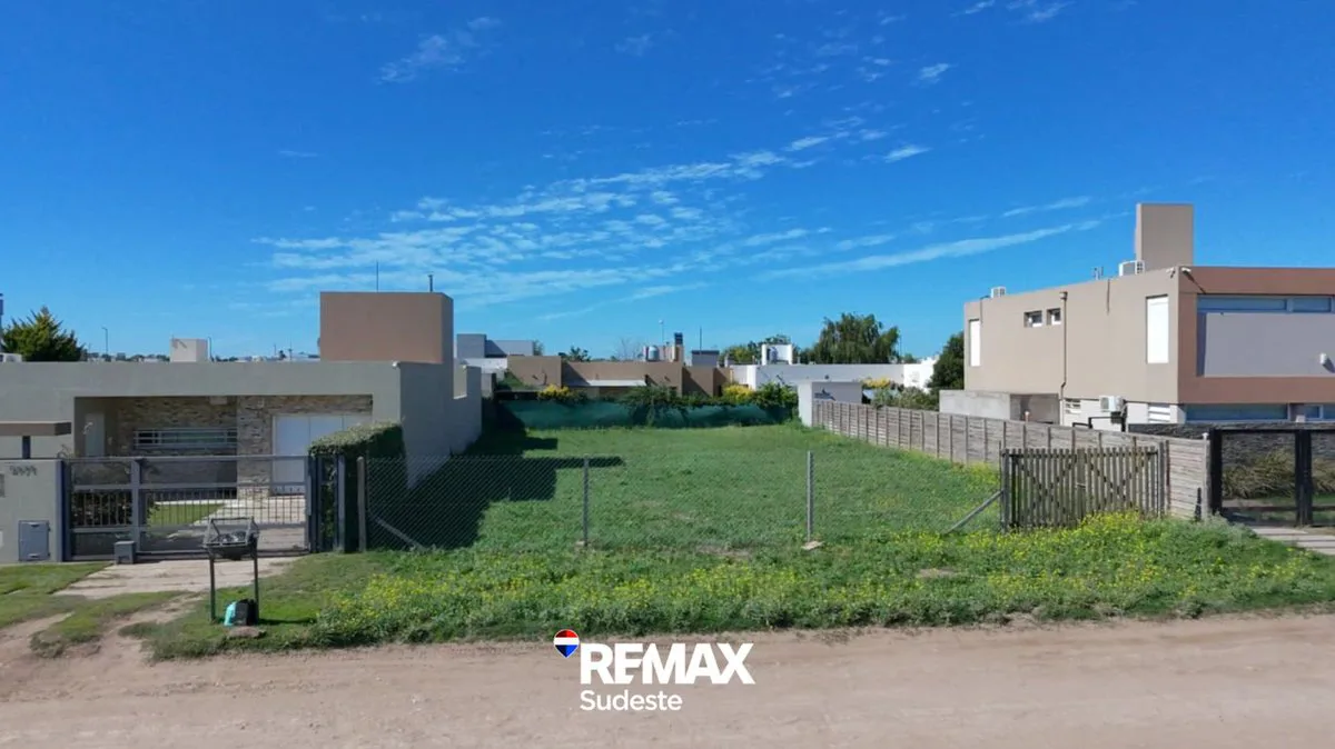Lote cercado en Barrio parque acacias foto 3