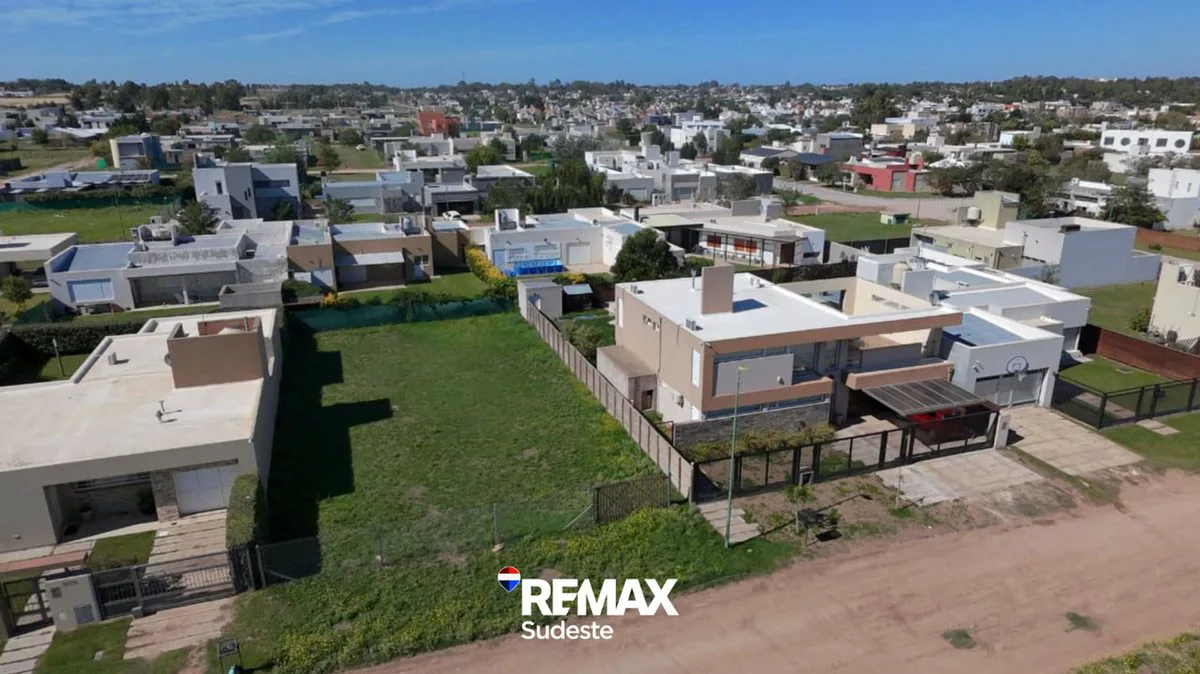 Lote cercado en Barrio parque acacias foto 5