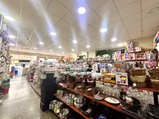 Local Comercial En Alquiler - 360 M² - Fabián Onsari 1553, Wilde - Sevillano Negocios Inmobiliarios foto 1