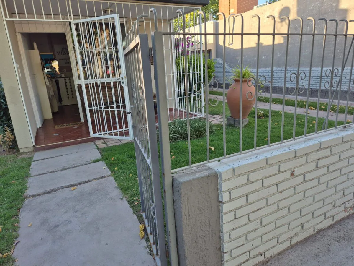 Venta de casa en 2do B° CEC  de San Martín, Mza foto 2