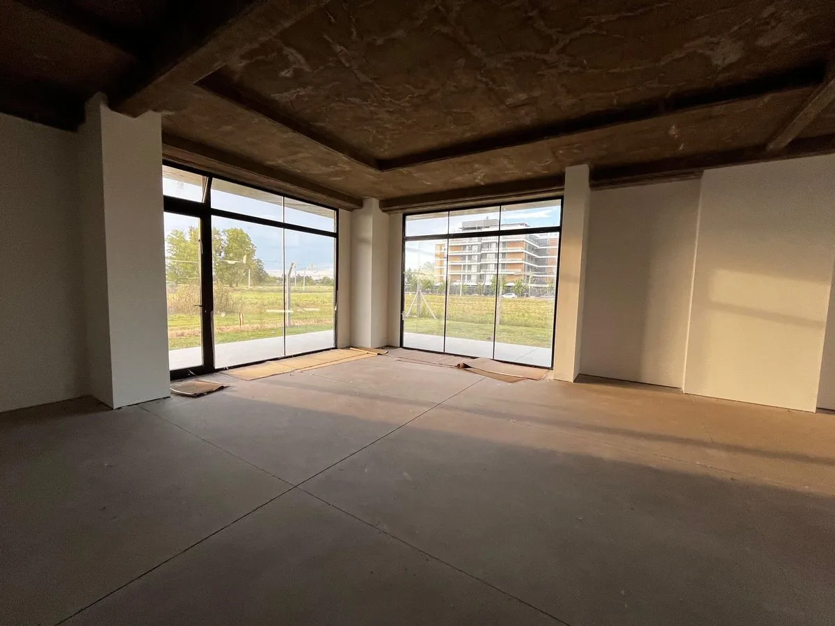 LOCAL EN ALQUILER EN PLAZA TIERRA NUEVA – 100 m² foto 3