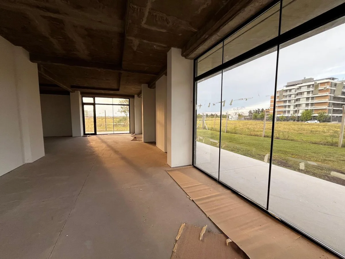 LOCAL EN ALQUILER EN PLAZA TIERRA NUEVA – 100 m² foto 4