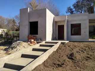 HERMOSA CASA A UNA CUADRA DEL RIO  SAN ANTONIO CASA A ESTRENAR foto 4