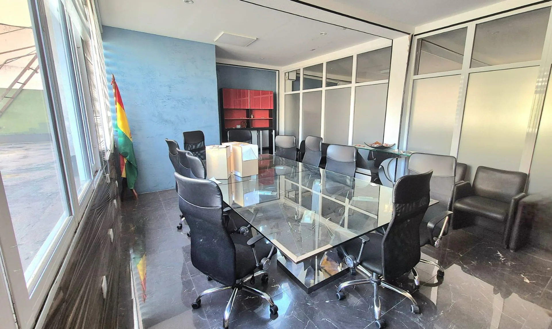 EDIFICIO DE OFICINAS VENTA AVELLANEDA CENTRO foto 2