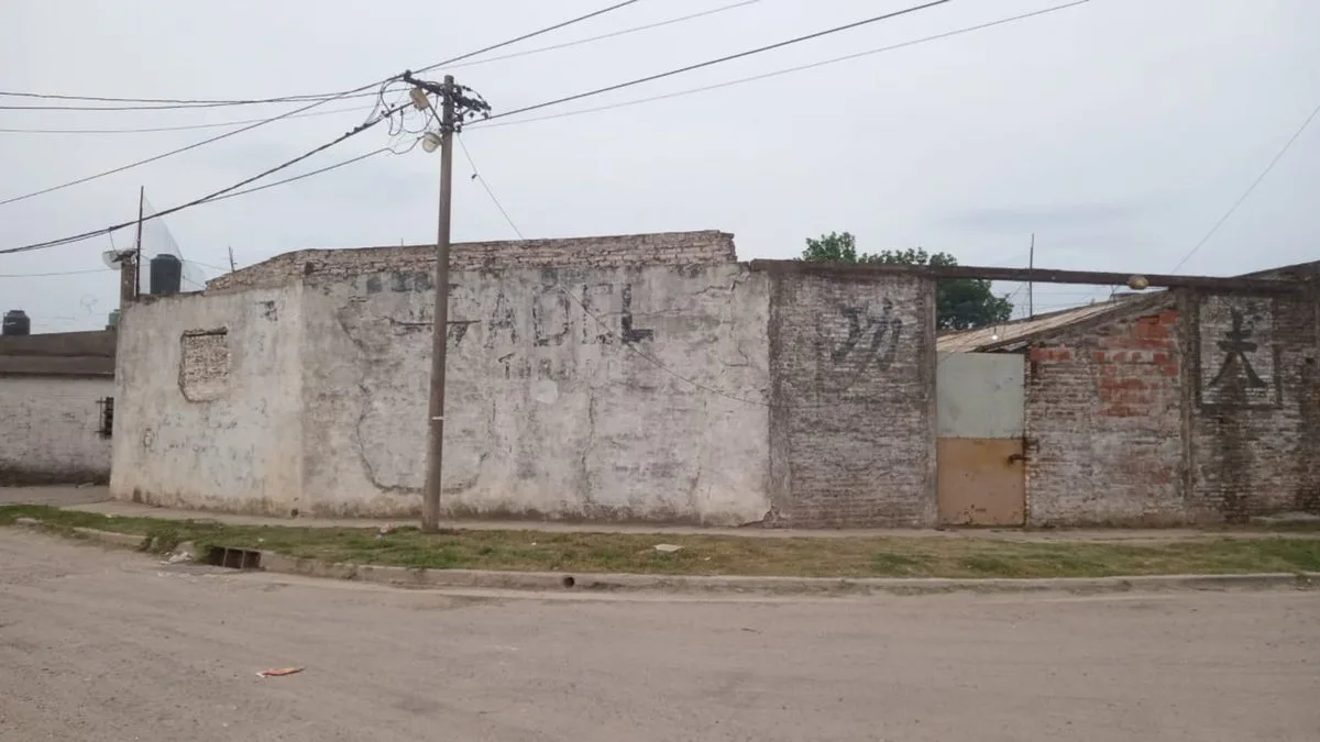 VENTA TERRENO CON MEJORAS EN BLAS PARERA foto 2