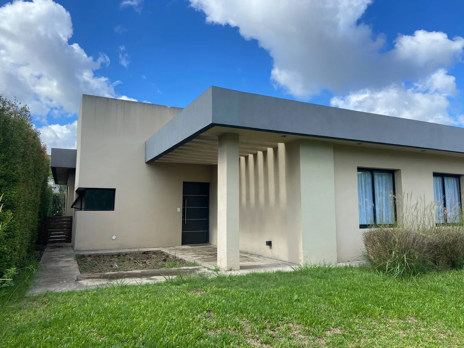 VENTA CASA 5AMB EN SAN ALFONSO PILAR DEL ESTE foto 2