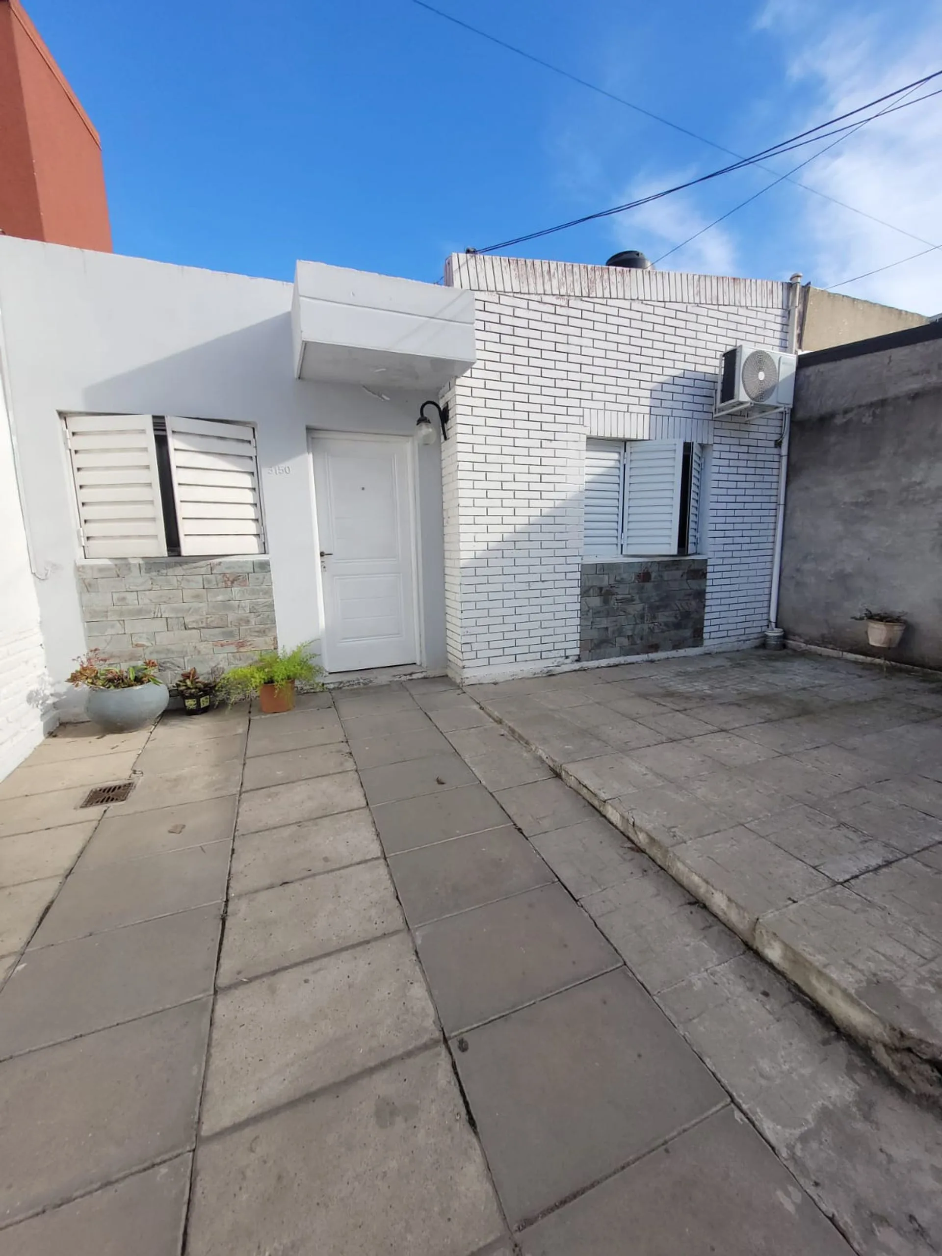 SE VENDE CASA EN STO. TOMÉ, 2 DORM. Y PILETA foto 2