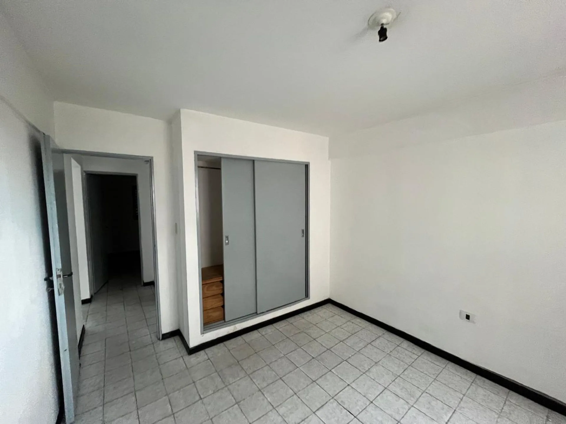 VENTA DEPTO 2 HABITACIONES ZONA AV AVELLANEDA foto 2
