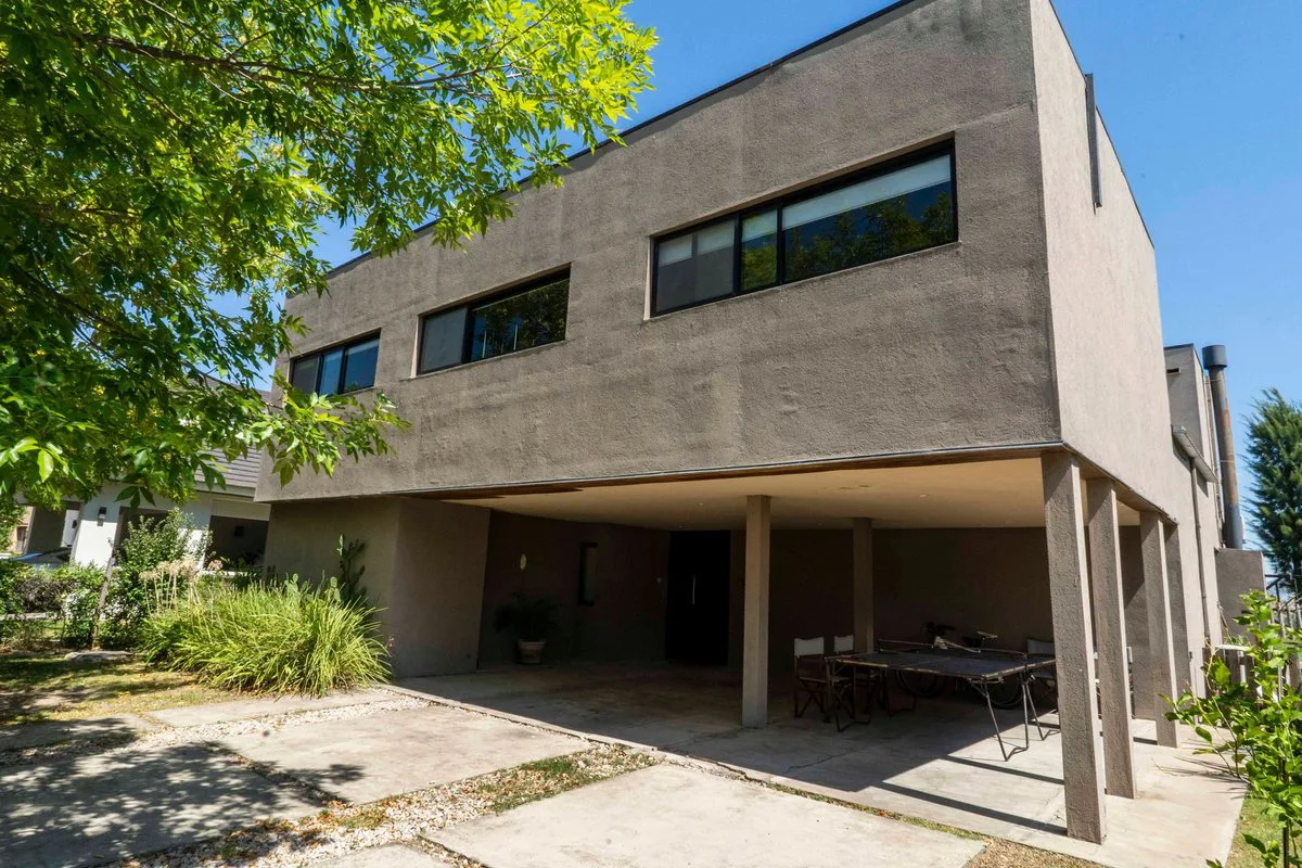 VENTA CASA 5amb B. SAN ISIDRO LABRADOR,DIQUE LUJAN foto 3