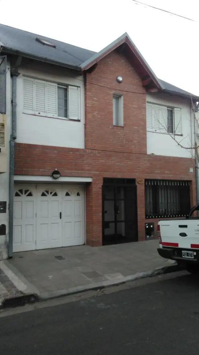 VENTA: Casa en Rawson entre R. Peña y Zapiola, Bernal