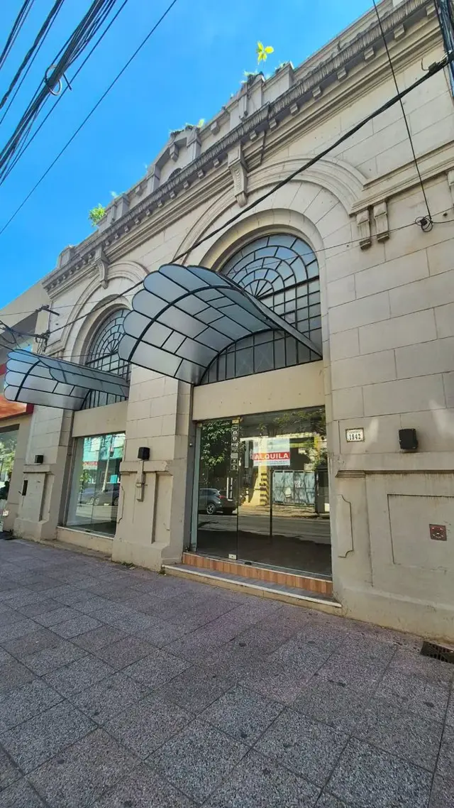 PRECIOSO LOCAL COMERCIAL EN EL MICRO CENTRO DE LA CIUDAD DE POSADAS
