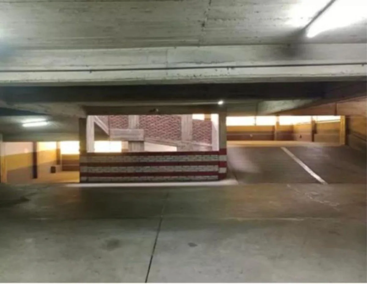 COCHERA EN VENTA! SEGURIDAD 24/7 SOBRE AVENIDA foto 5