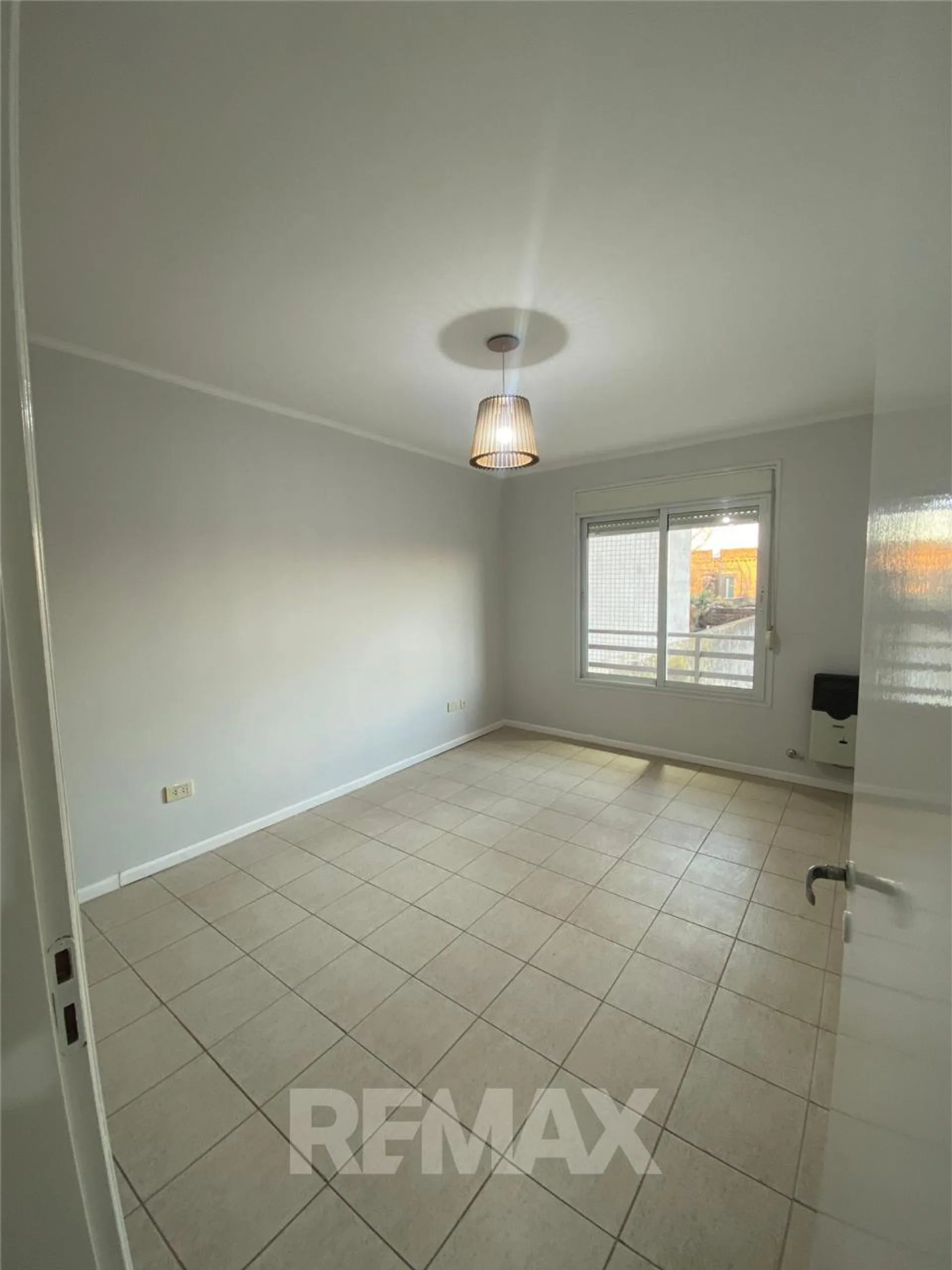 SE VENDE DEPTO 2 AMB. EN PLENO CENTRO IMPECABLE foto 5