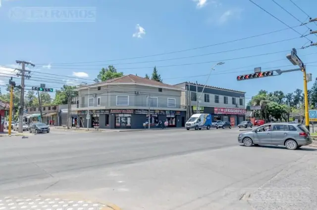 Complejo comercial en bloque a la venta en Malvinas Argentinas