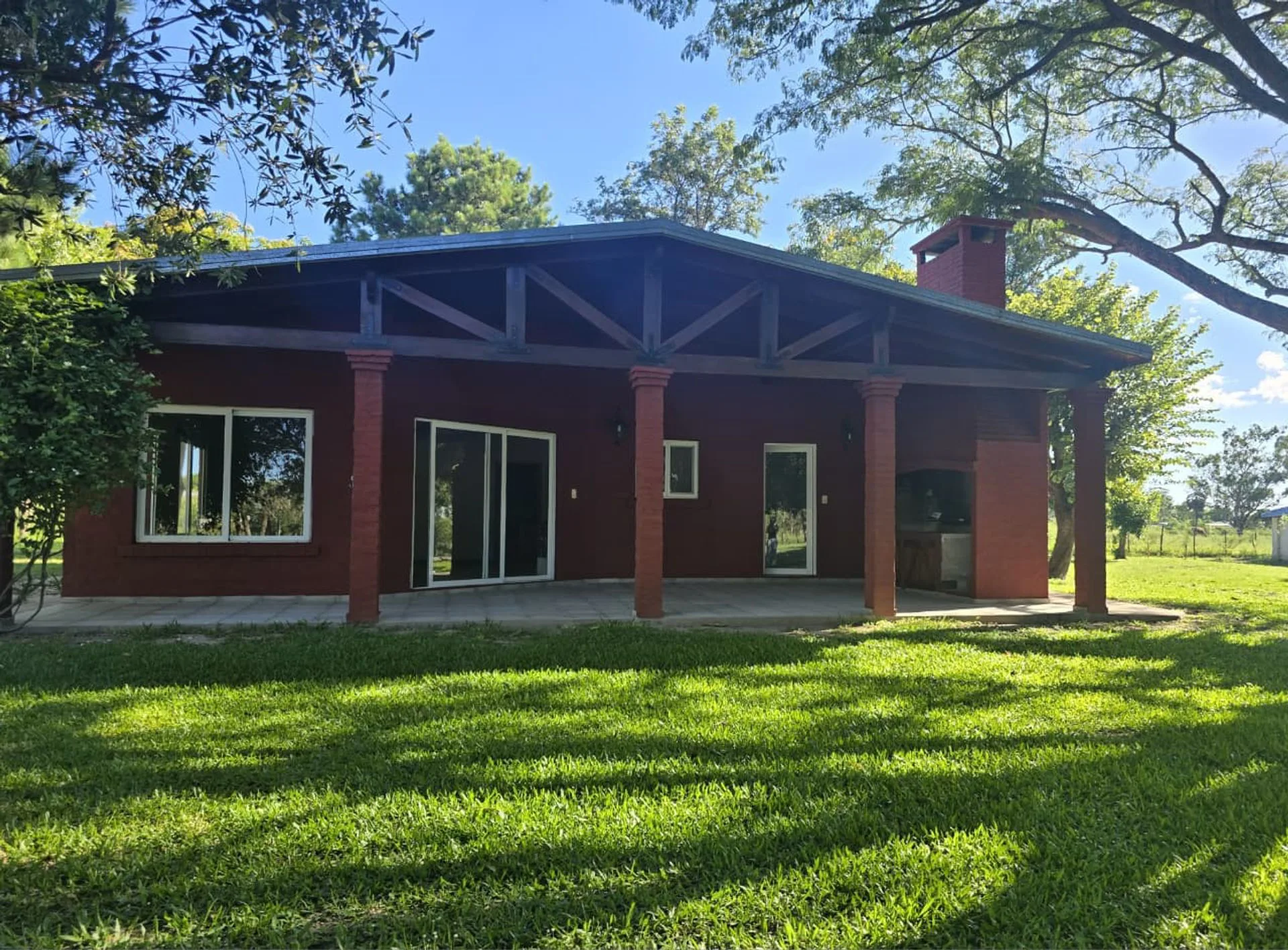 CASA EN VENTA EN LOTEO RAICES DE CAROLINA foto 2