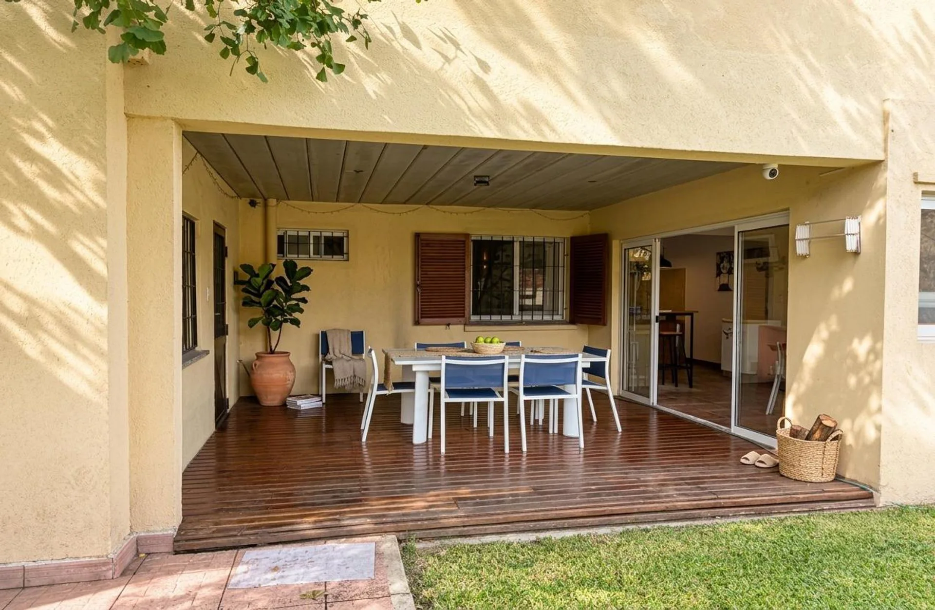 VENTA CASA 4 AMB JARDÍN QUINCHO COCHERA QUILMES foto 2