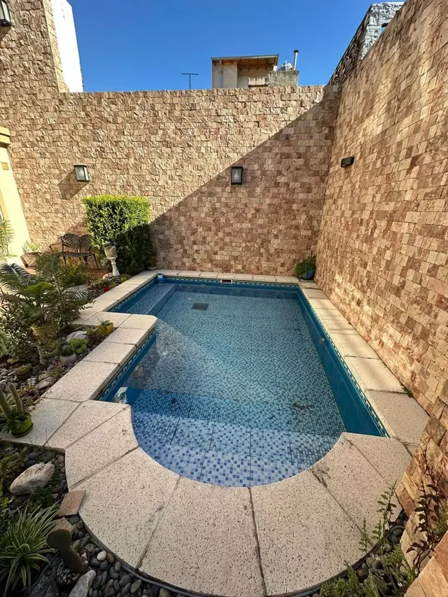 Venta Casa de 5 ambientes con Pileta en Liniers