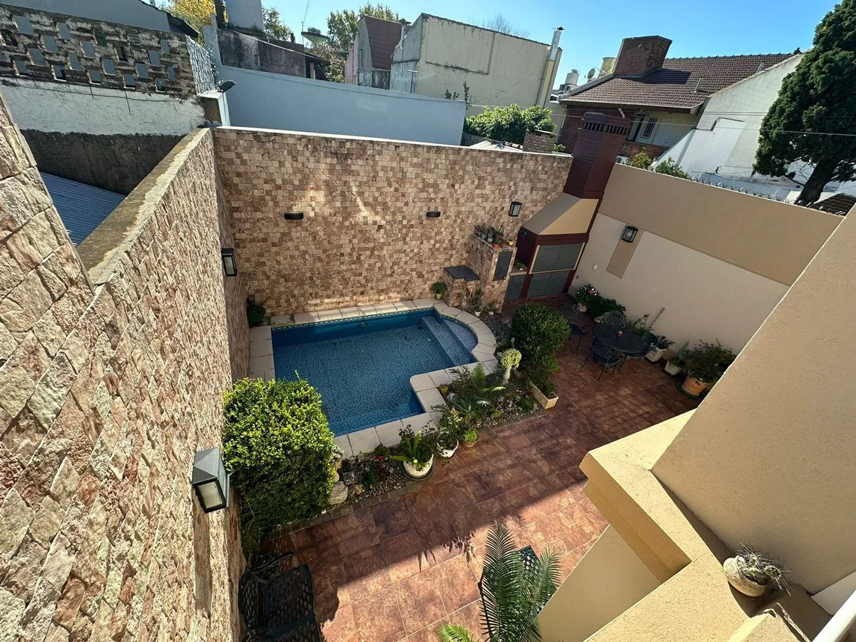Venta Casa de 5 ambientes con Pileta en Liniers foto 3