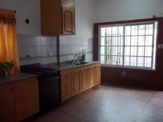 DEPARTAMENTO TIPO CASA 2 AMBIENTES EN ALQUILER ISIDRO CASANOVA.- foto 1