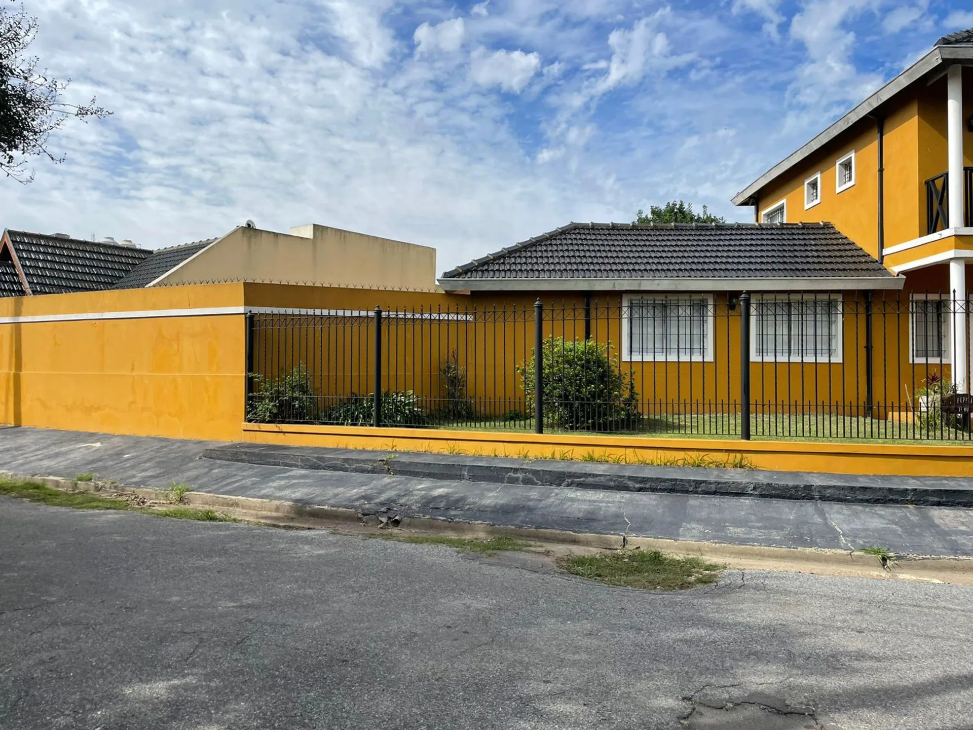 VENTA CASA 5 amb 2 coch en CIUDAD EVITA-APTO CRED foto 2