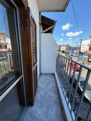 DEPARTAMENTO DE 2 AMBIENTES 1° PISO AL FRENTE CON BALCÓN SOBRE AV. ARIETA, EXCELENTE UBICACIÓN foto 4