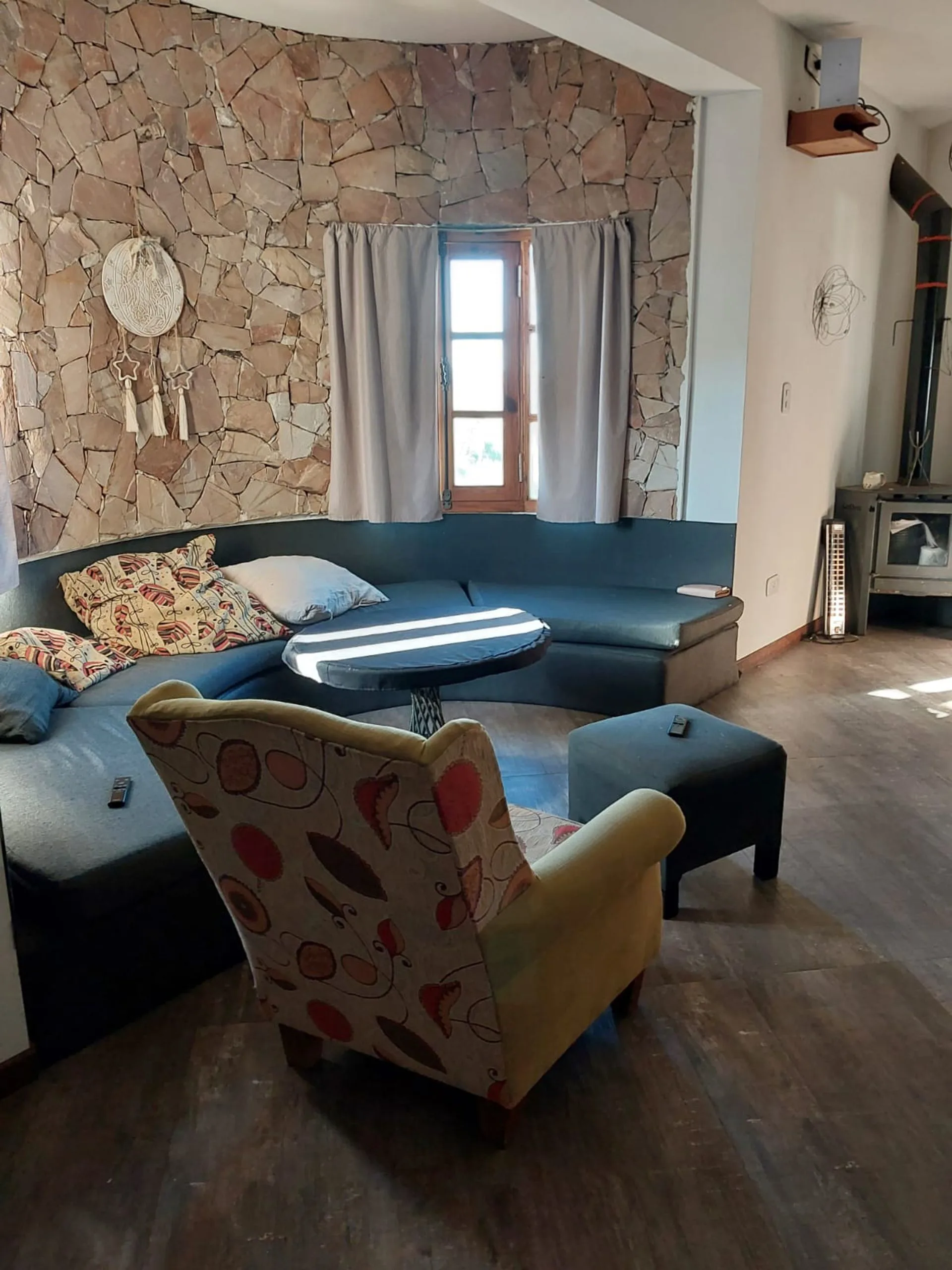 SE VENDE IMPORTANTE CASA AL PIE DE LAS SIERRAS foto 2