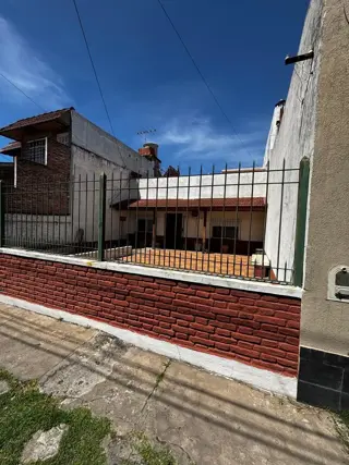 ALQUILER CASA. VALENTIN ALSINA - CATAMARCA 300 foto 1