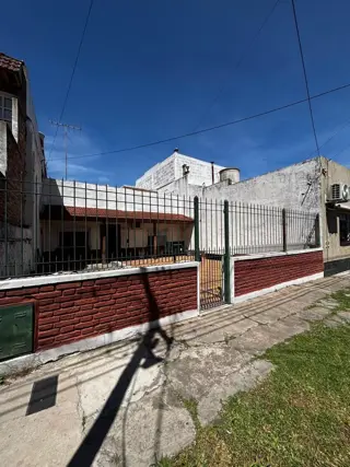 ALQUILER CASA. VALENTIN ALSINA - CATAMARCA 300 foto 2