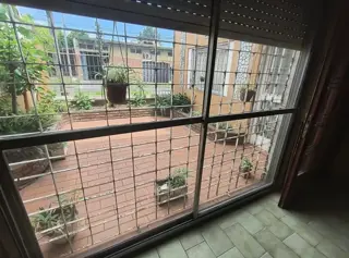 ALQUILER - Casa 3 Amb. c/ Patio - Naón Al 4300 - Billinghurst foto 3