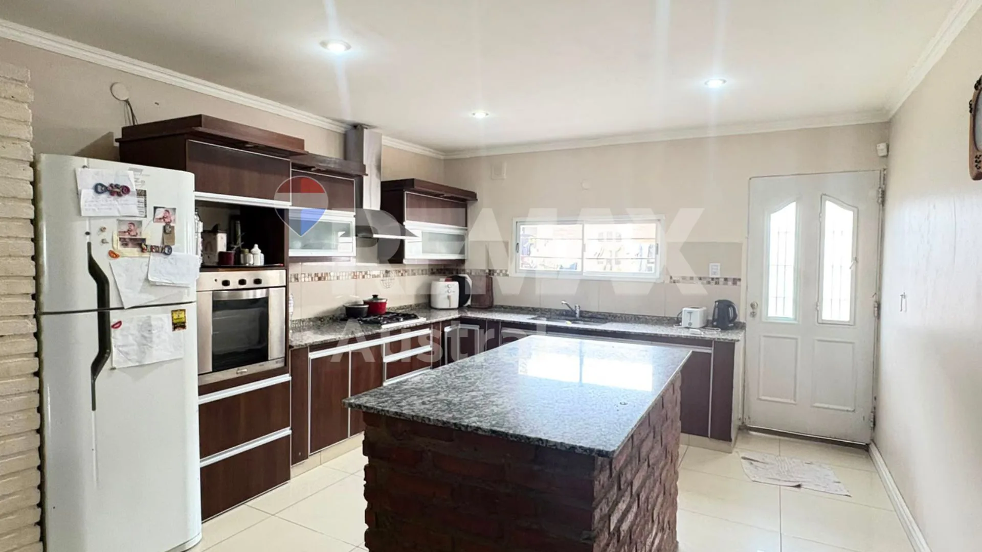 Casa 3 dormitorios mas local comercial foto 4