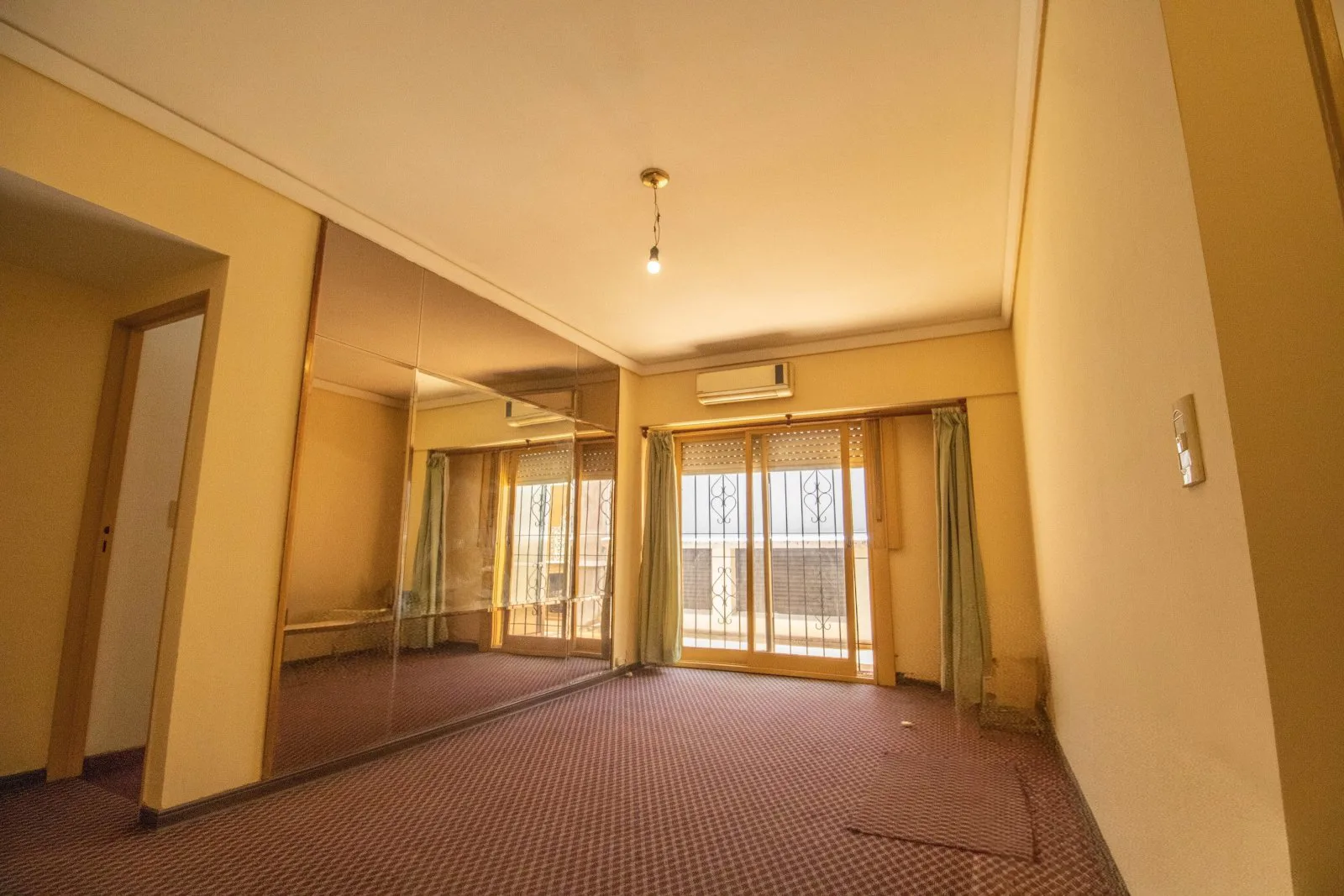 BAJÓ DE PRECIO! Semipiso 3 Ambientes de época - Patios - 61m² - Caballito foto 2