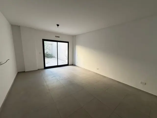 Departamento en alquiler con patio en Lugano