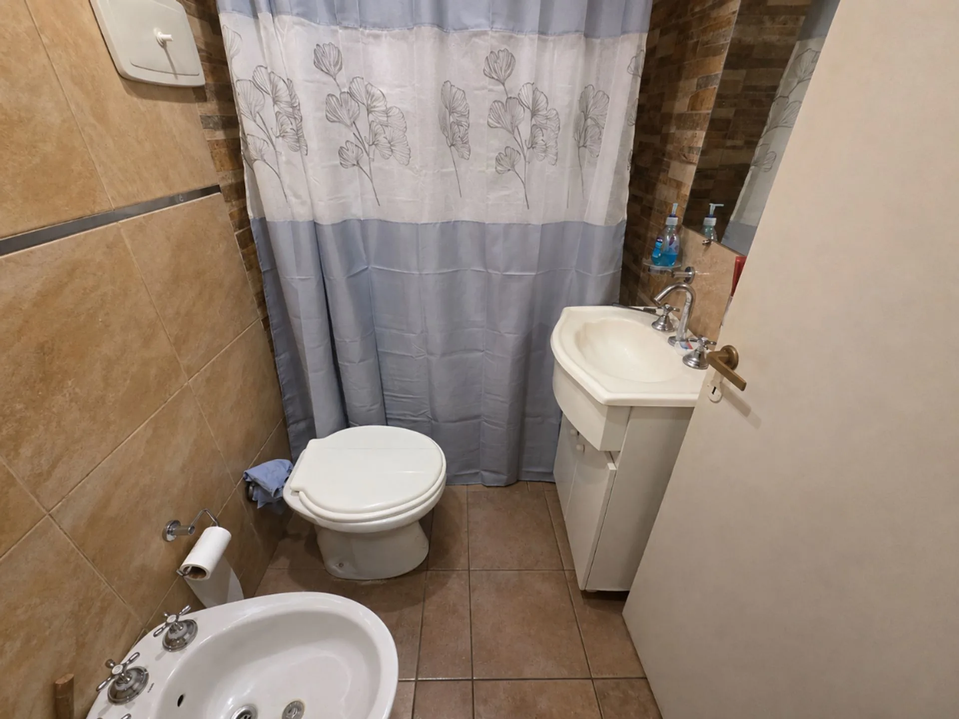 VENTA EN BLOCK - OPORTUNIDAD 3 DEPTOS 2 AMBIENTES foto 4